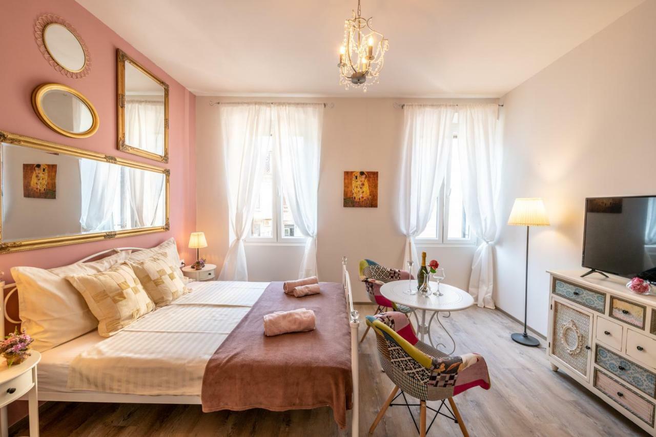 Old City Romantic Studios 3 PUY 외부 사진