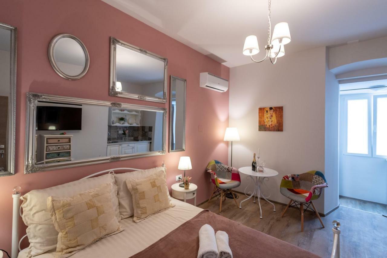 Old City Romantic Studios 3 PUY 외부 사진