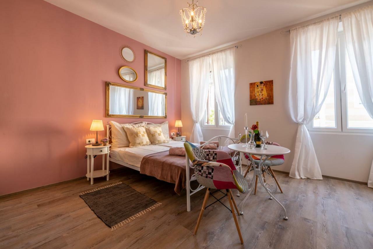 Old City Romantic Studios 3 PUY 외부 사진